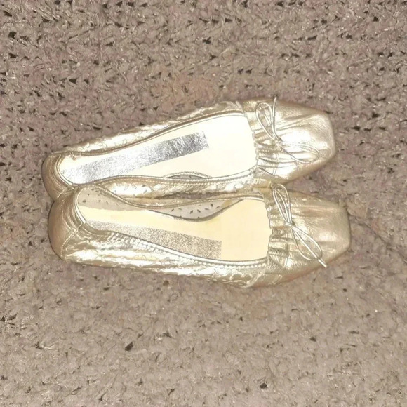 HISPANITAS-Gold Leather-Laser Cut-Out Flower-Pleated Square Toe-Sz 37-NWOB - Picture 6 of 7